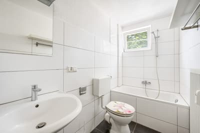Attraktive 3- Zi. Wohnung mit ca. 5,5% Anfangsrendite in zentraler Lage zu verkaufen ! — Bild 9