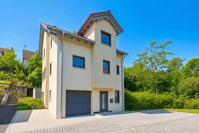Bezugsfertiger KfW-55 Neubau in ruhiger Lage! Familienhaus mit Garten und viel Platz — Bild 2