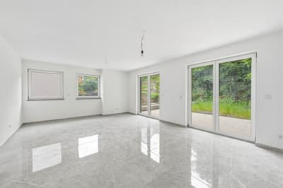 Bezugsfertiger KfW-55 Neubau in ruhiger Lage! Familienhaus mit Garten und viel Platz — Bild 8
