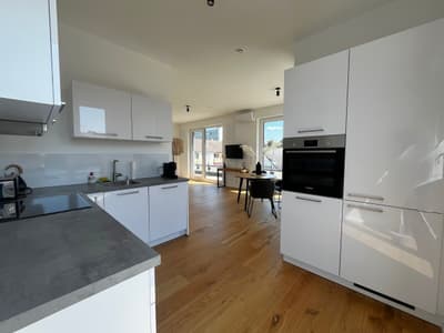 Stylische 2,5-Zimmer Penthouse-Wohnung in erstklassiger Lage zu vermieten! — Bild 2